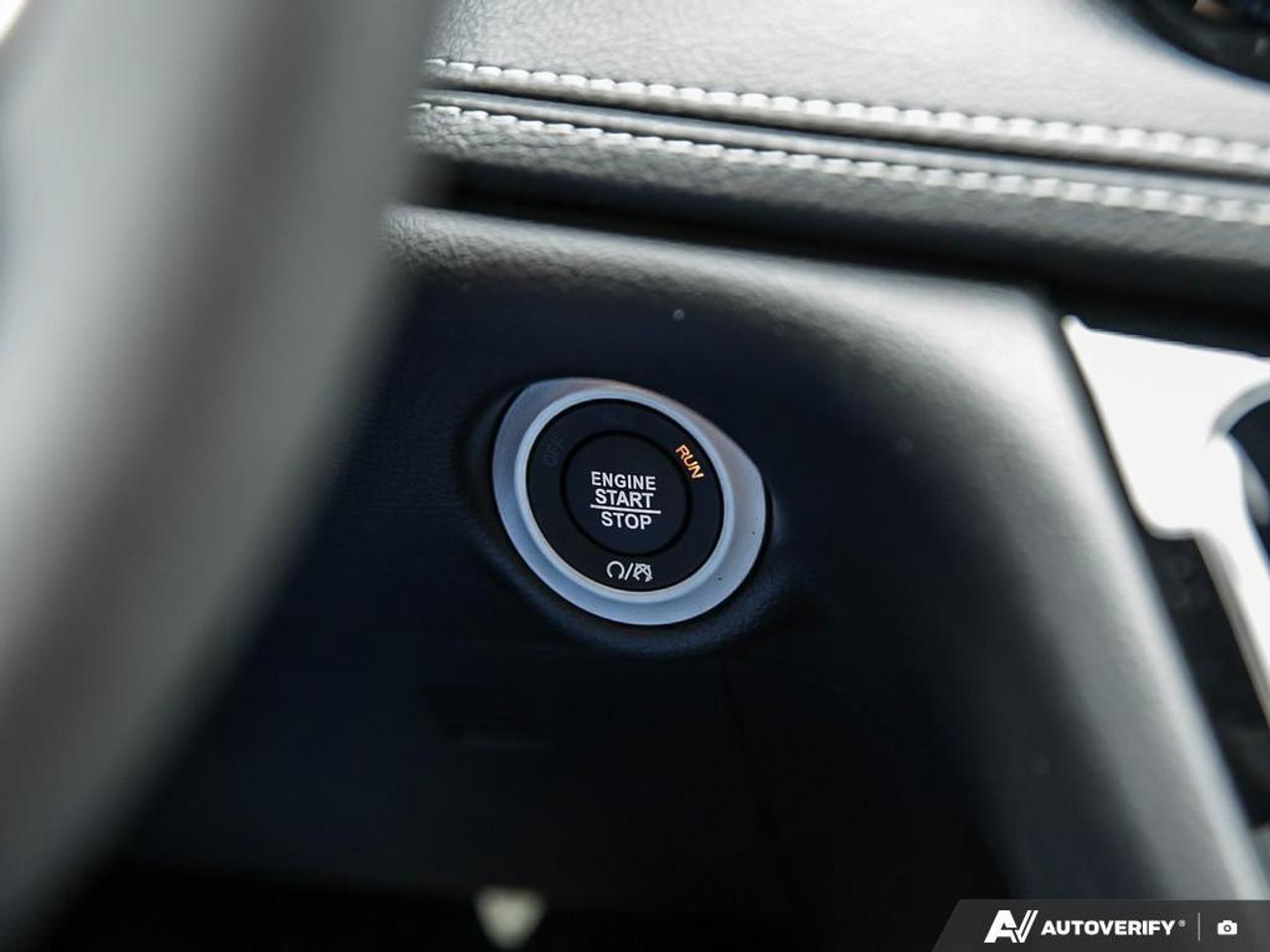 2027 Chrysler Pacifica Select Front-Wheel Drive Passenger Van Photo