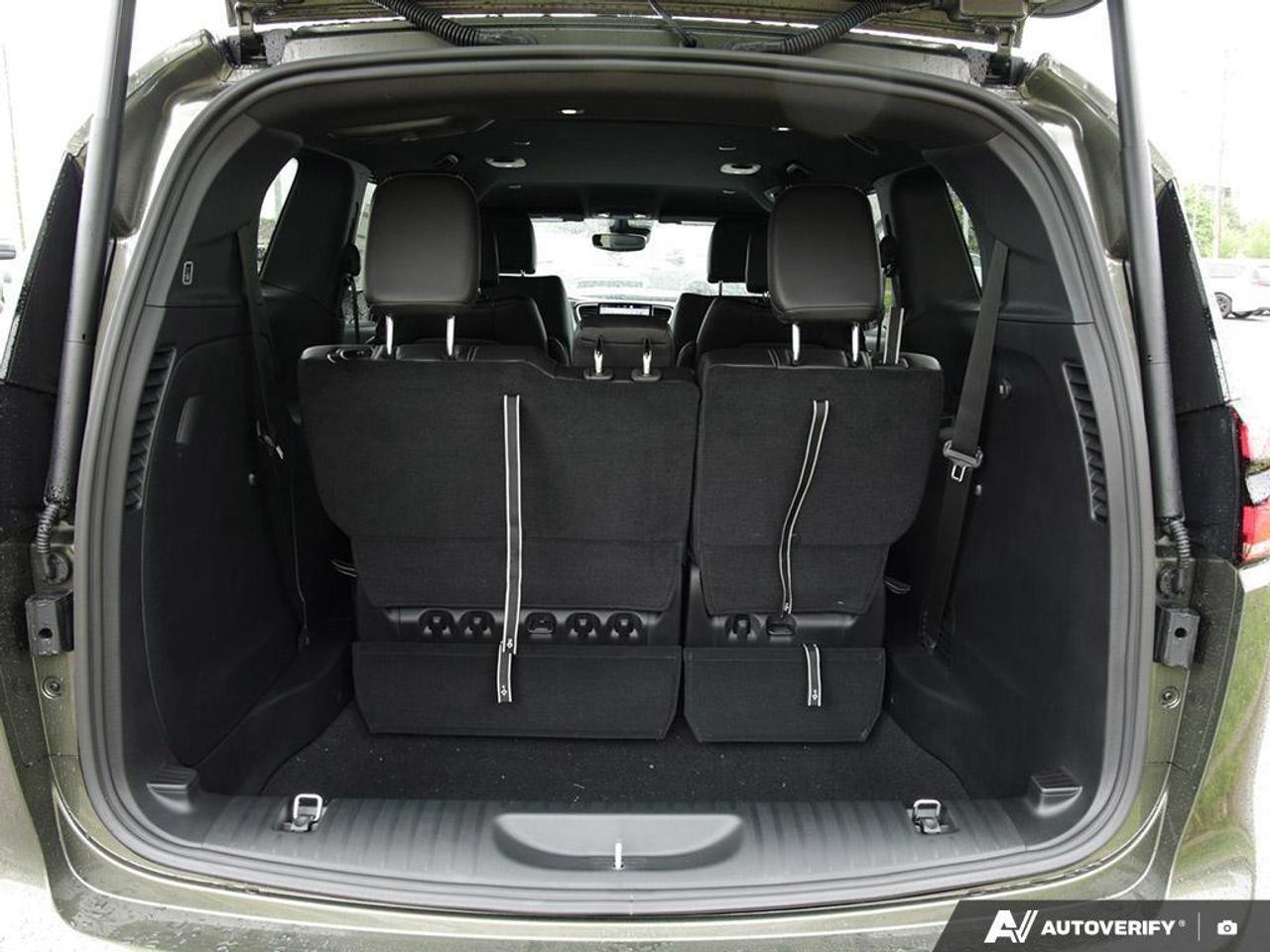 2027 Chrysler Pacifica Select Front-Wheel Drive Passenger Van Photo