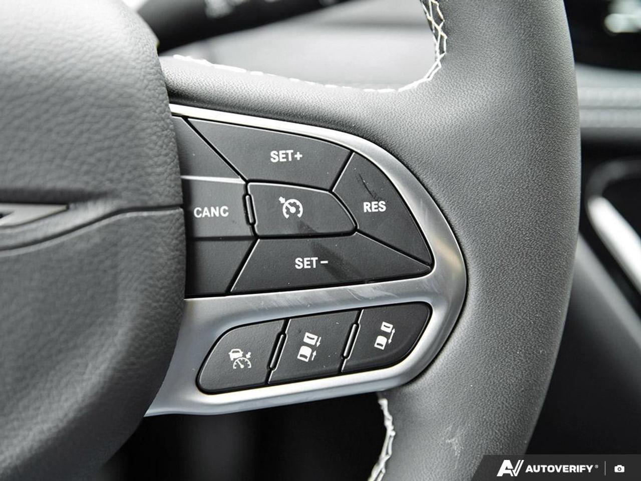 2027 Chrysler Pacifica Select Front-Wheel Drive Passenger Van Photo