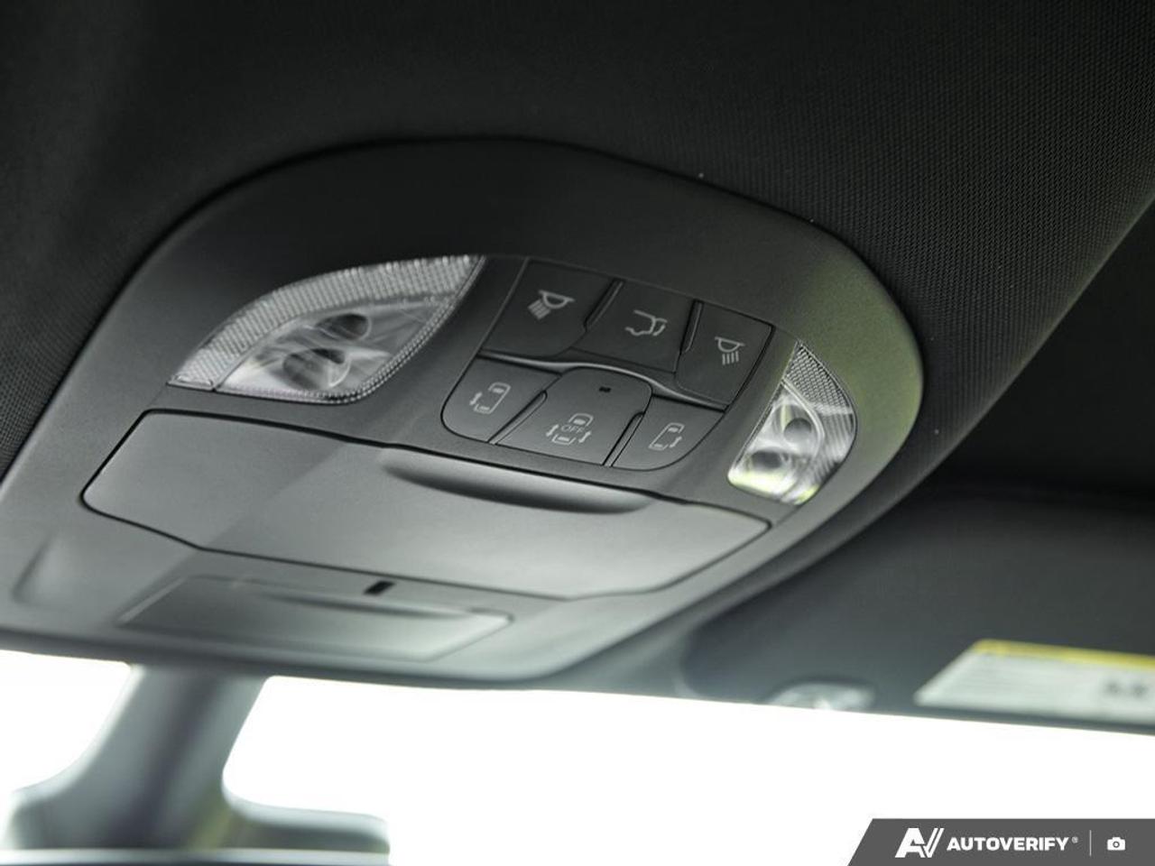 2027 Chrysler Pacifica Select Front-Wheel Drive Passenger Van Photo