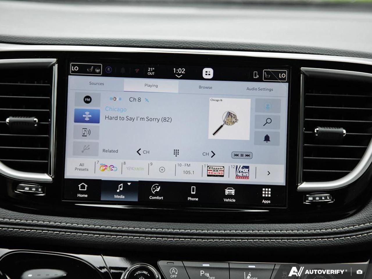 2027 Chrysler Pacifica Select Front-Wheel Drive Passenger Van Photo