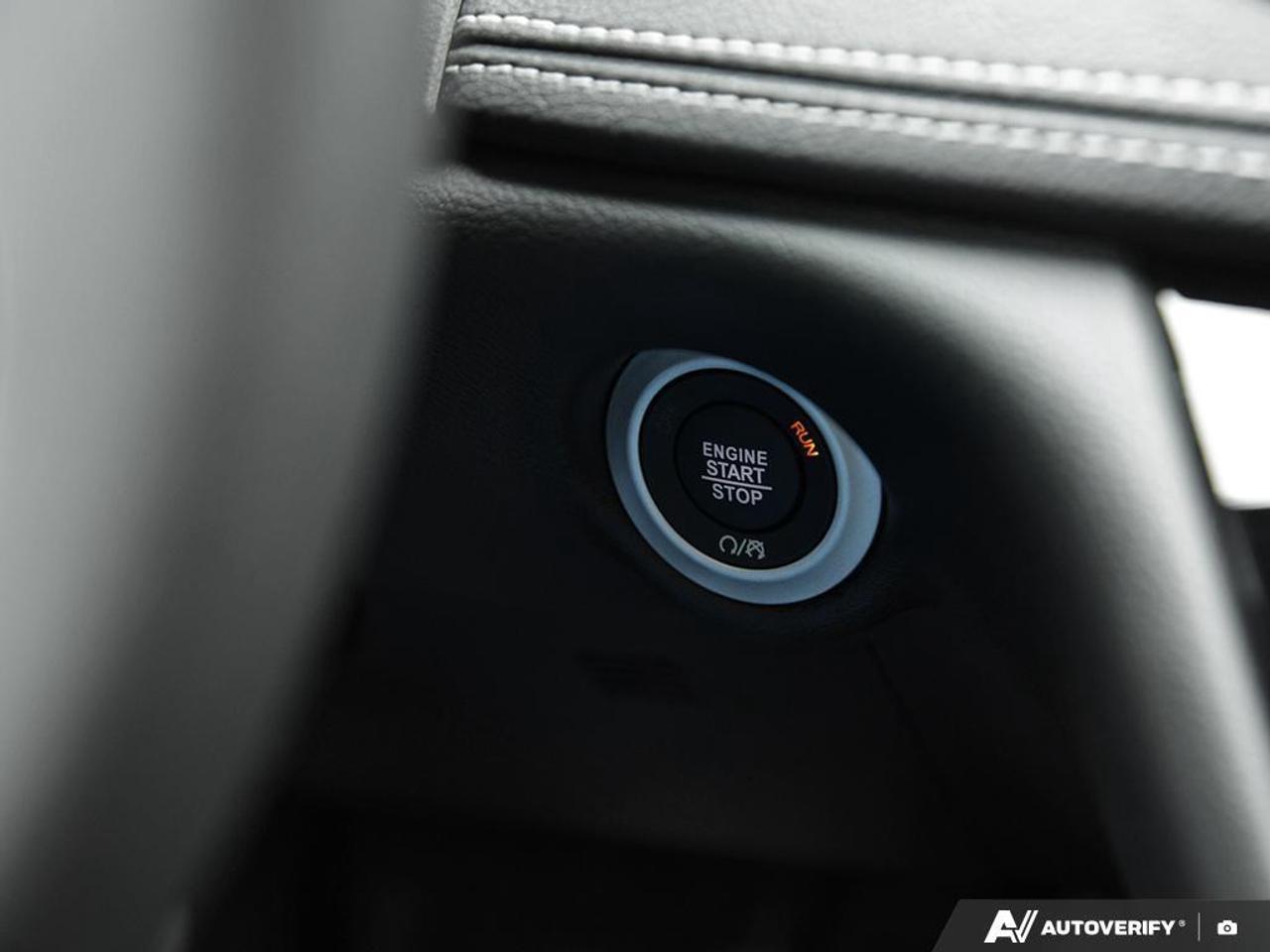 2027 Chrysler Pacifica Select Front-Wheel Drive Passenger Van Photo
