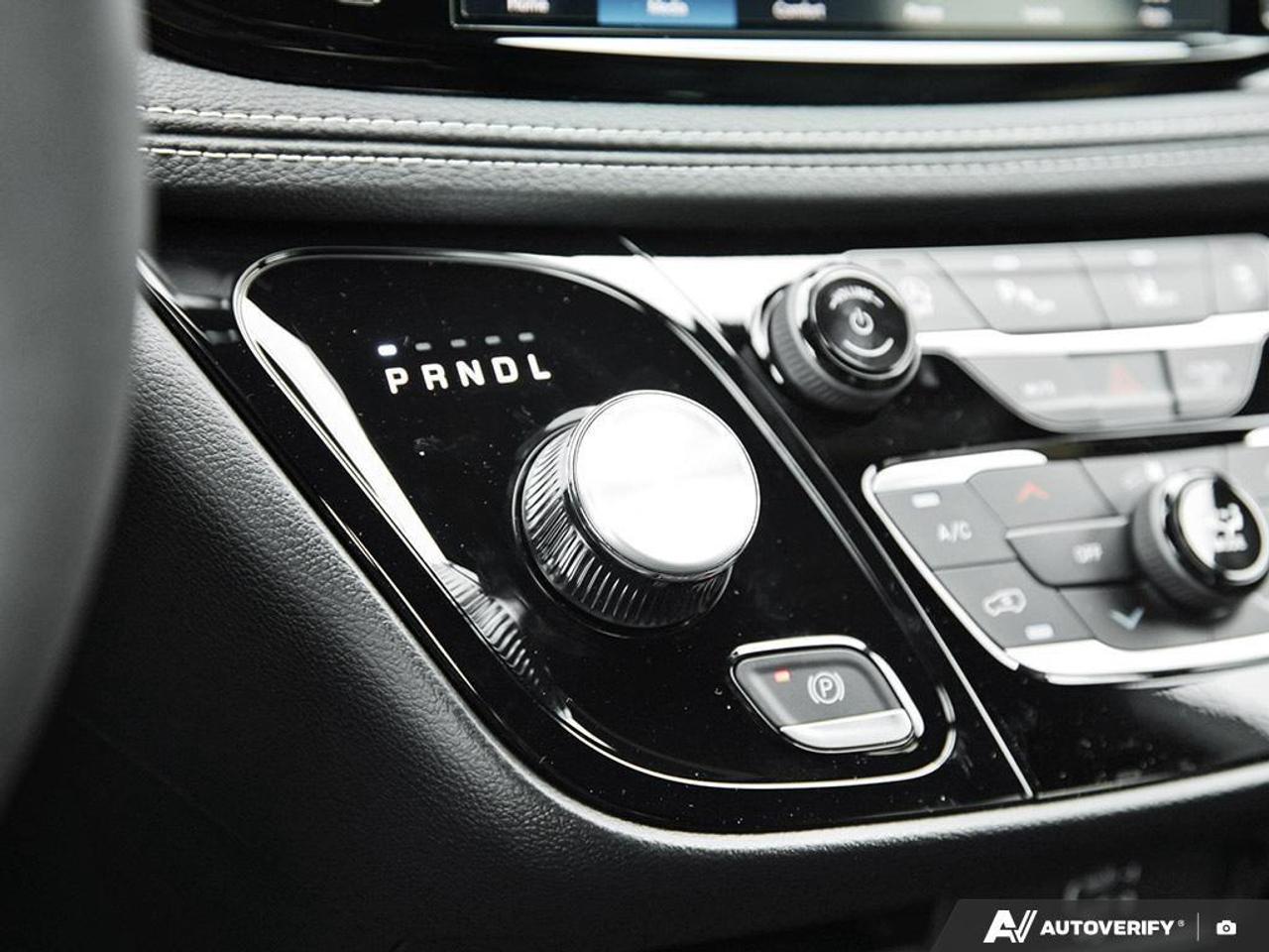 2027 Chrysler Pacifica Select Front-Wheel Drive Passenger Van Photo
