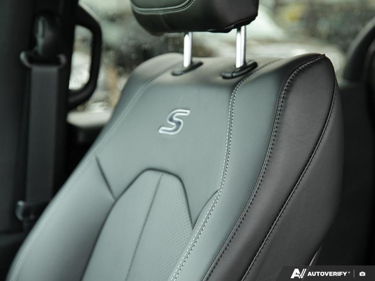 2027 Chrysler Pacifica Select Front-Wheel Drive Passenger Van Photo