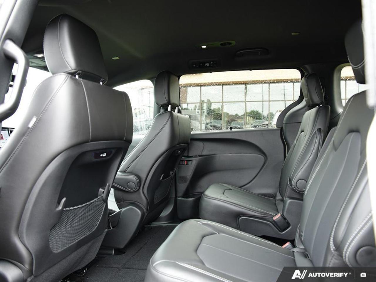 2027 Chrysler Pacifica Select Front-Wheel Drive Passenger Van Photo