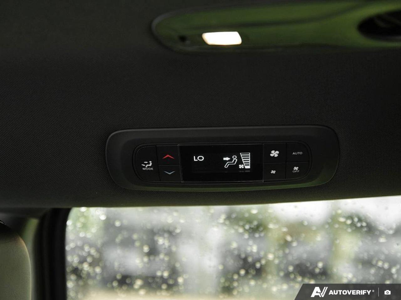 2027 Chrysler Pacifica Select Front-Wheel Drive Passenger Van Photo