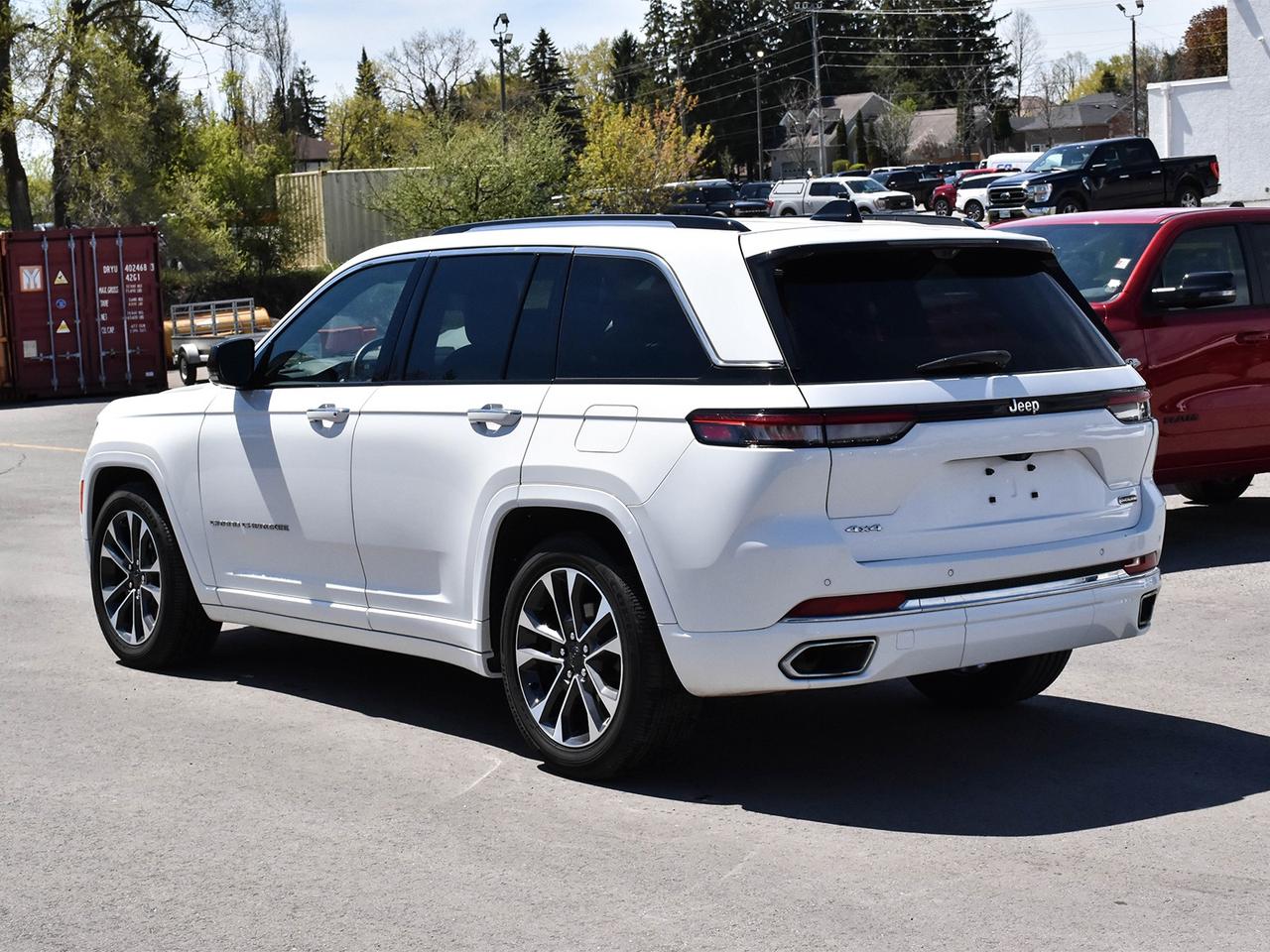 2023 Jeep Grand Cherokee Overland Photo