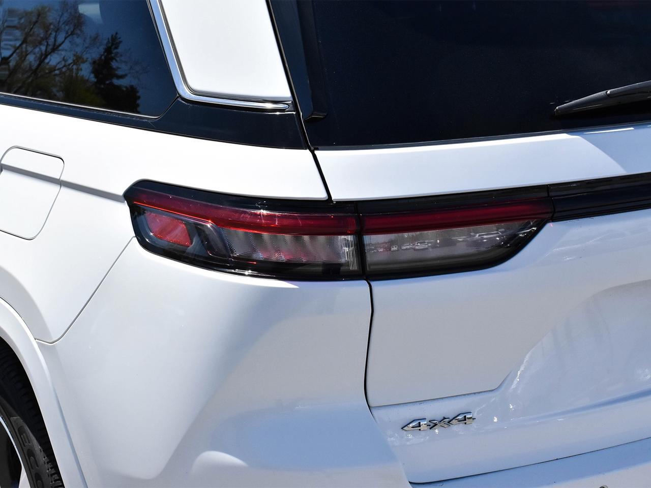 2023 Jeep Grand Cherokee Overland Photo