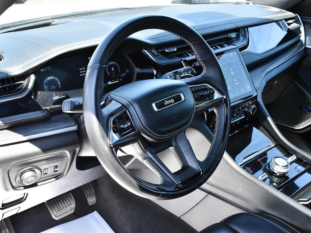 2023 Jeep Grand Cherokee Overland Photo
