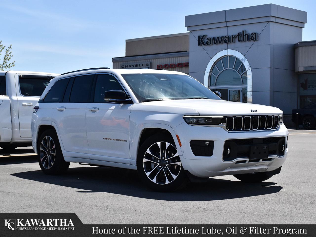 2023 Jeep Grand Cherokee Overland Photo0