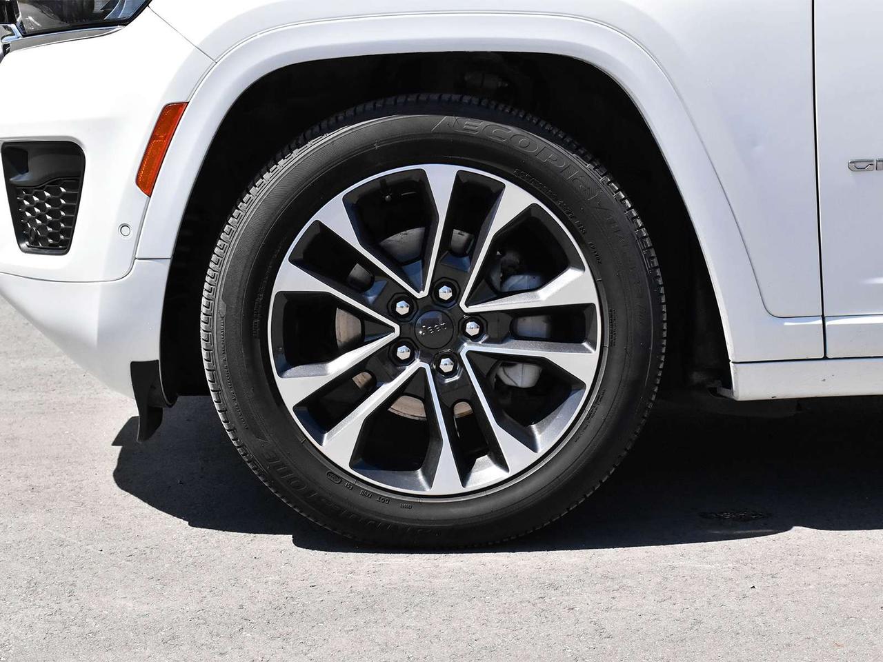 2023 Jeep Grand Cherokee Overland Photo