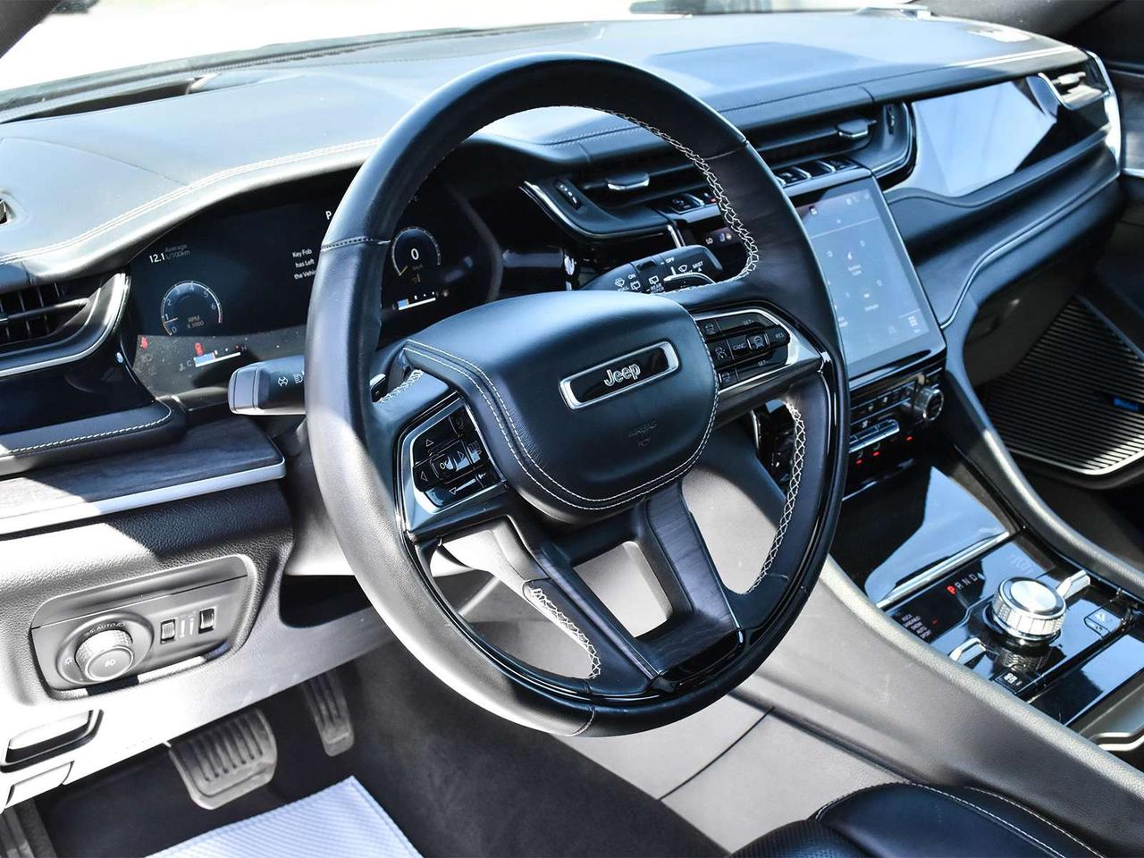 2023 Jeep Grand Cherokee Overland Photo