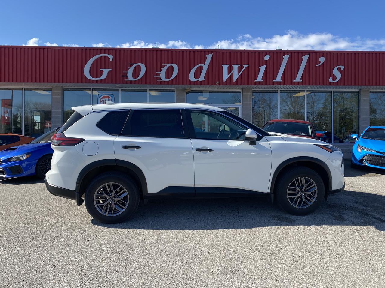 2024 Nissan Rogue AWD S, CLEAN CARFAX, REMOTE START, BACK UP CAMERA! Photo0