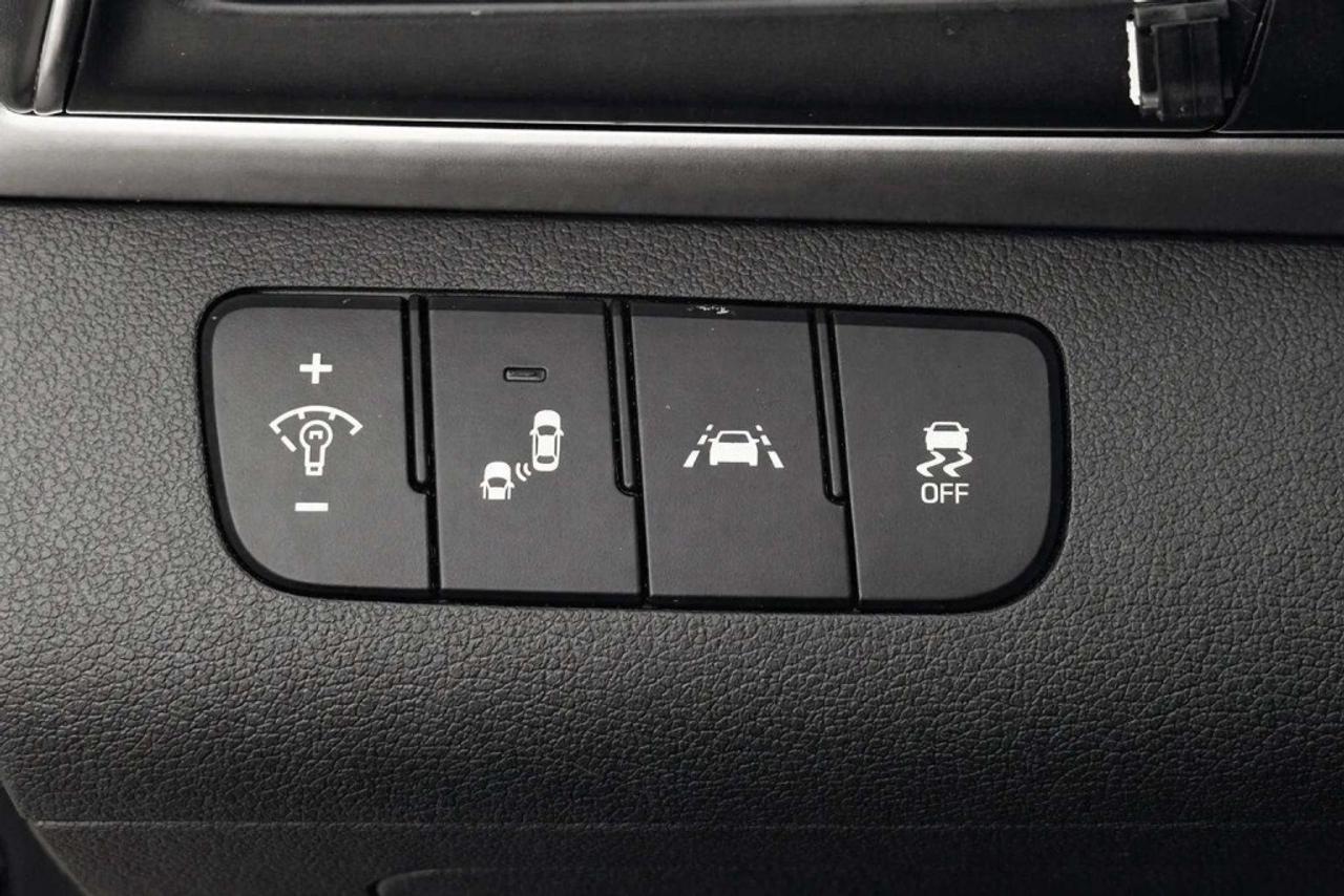 2020 Hyundai Elantra Preferred w/Sun & Safety Package Photo
