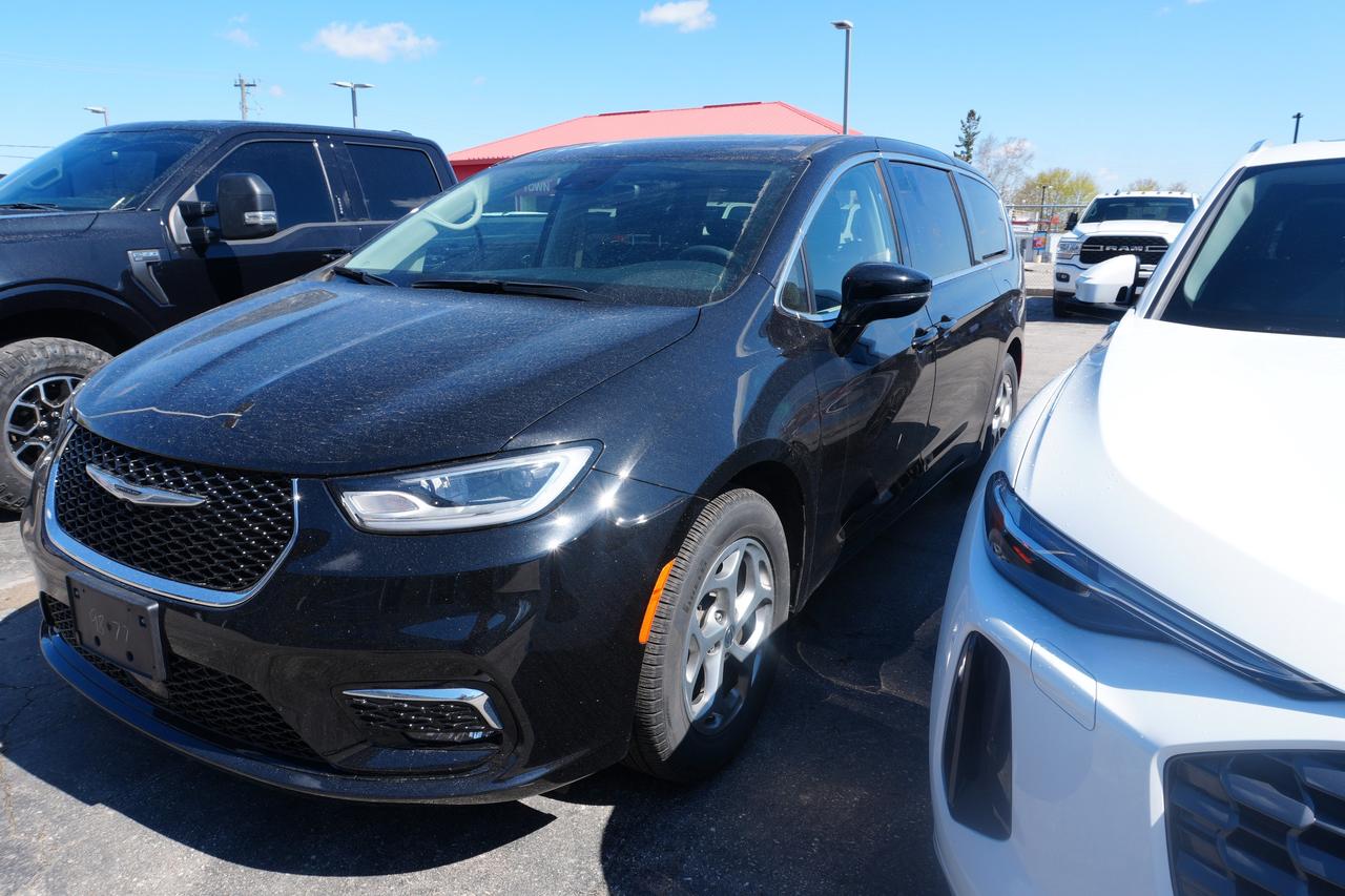 2024 Chrysler Pacifica Limited Photo
