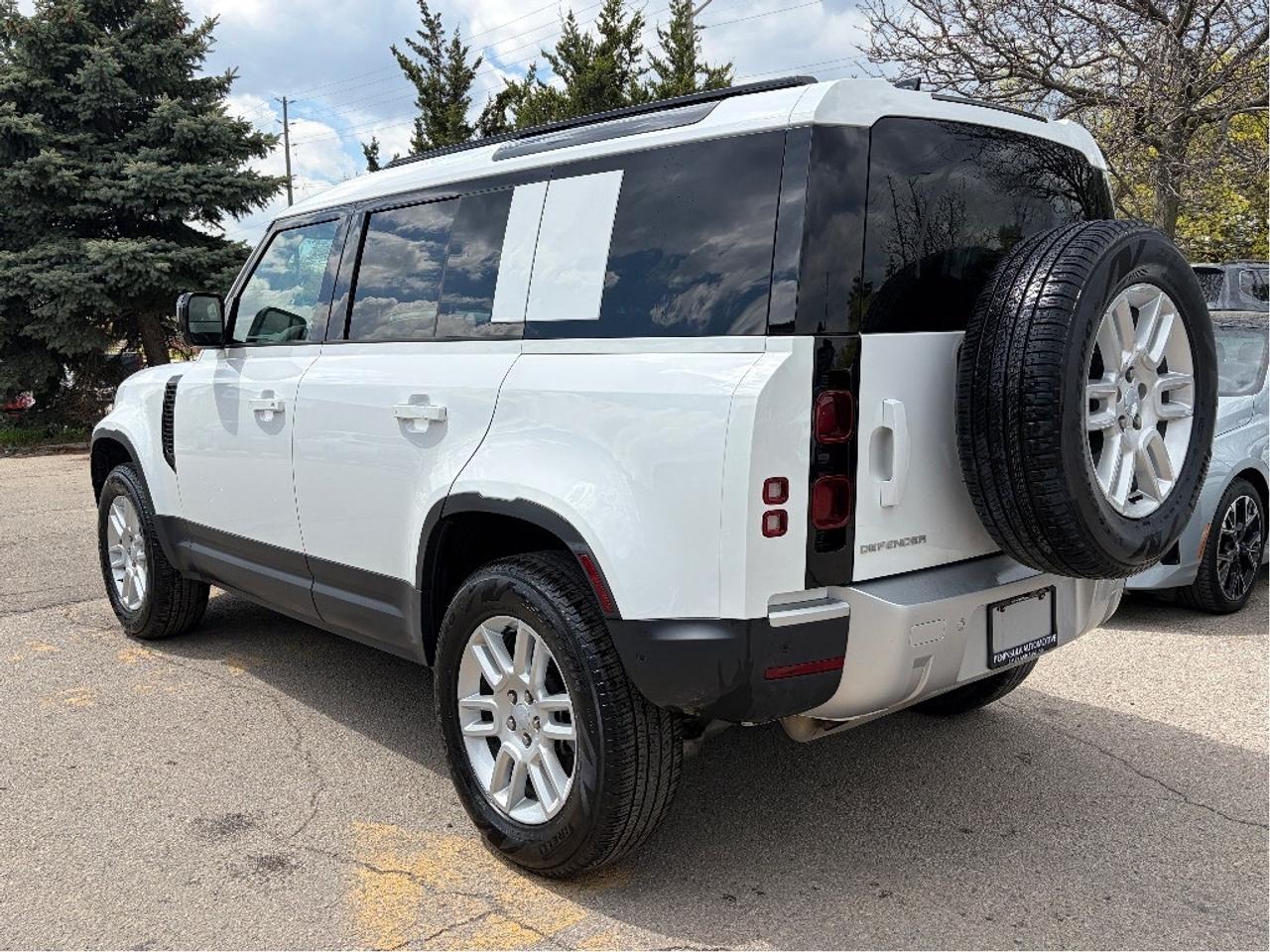 2025 Land Rover Defender S Photo4