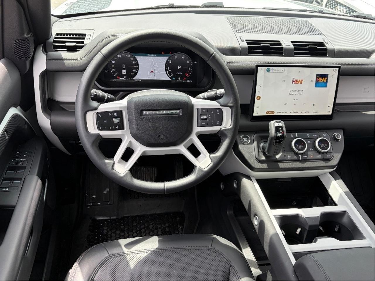 2025 Land Rover Defender S Photo
