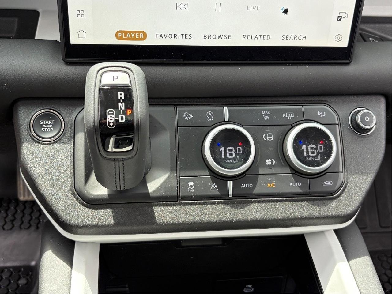2025 Land Rover Defender S Photo