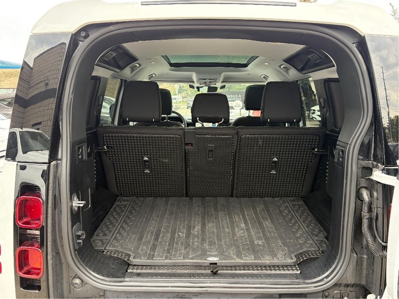 2025 Land Rover Defender S Photo