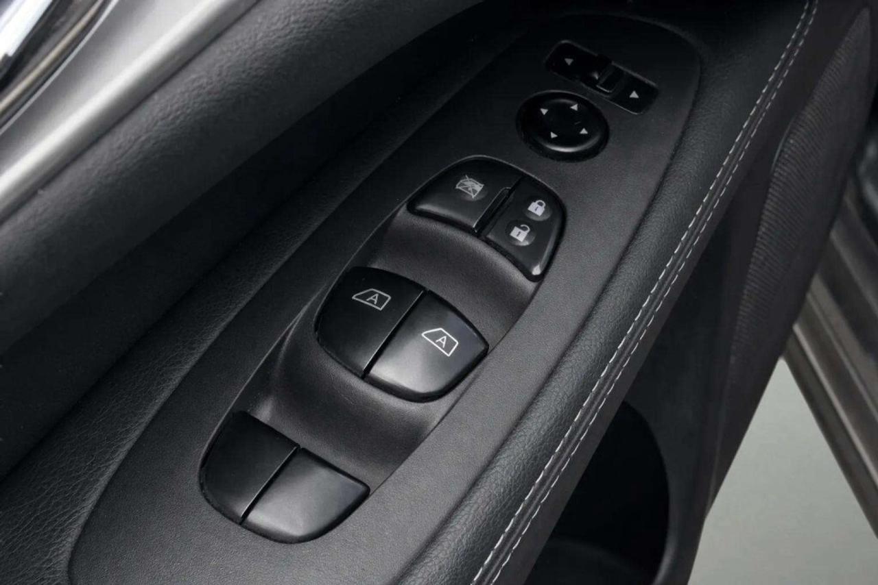 2015 Nissan Pathfinder 4WD  SL Photo