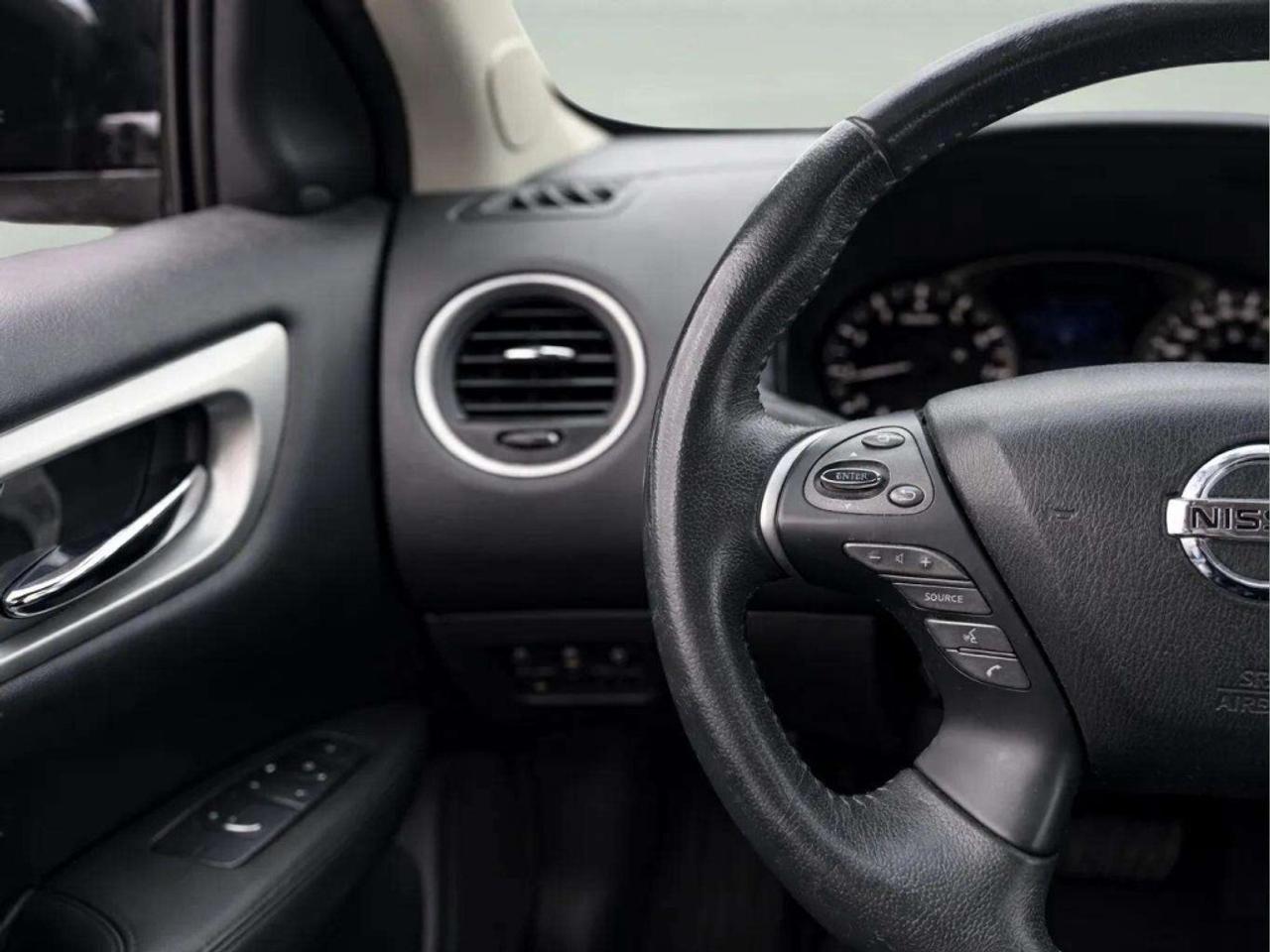 2015 Nissan Pathfinder 4WD  SL Photo