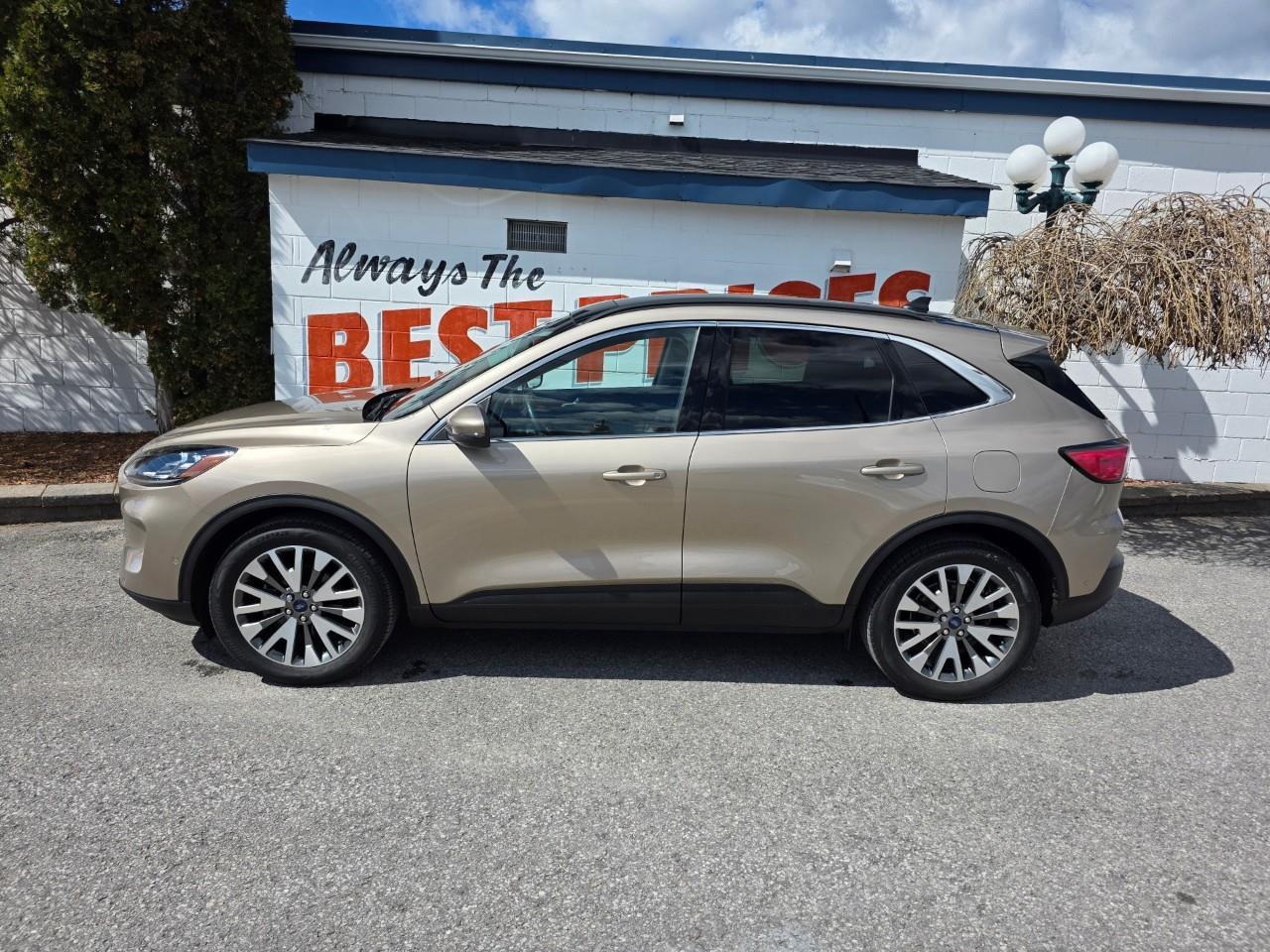 2020 Ford Escape Titanium 4dr All-Wheel Drive Photo4