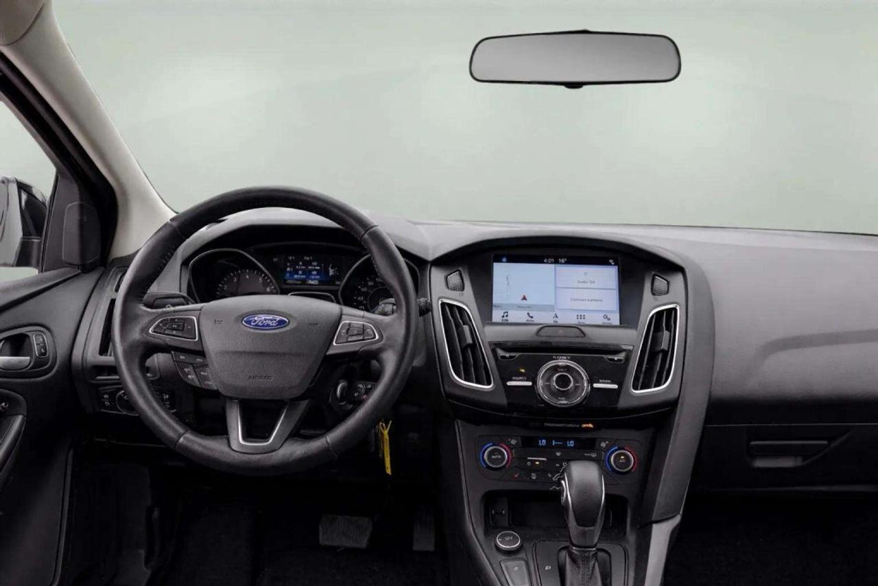 2017 Ford Focus SEL Photo