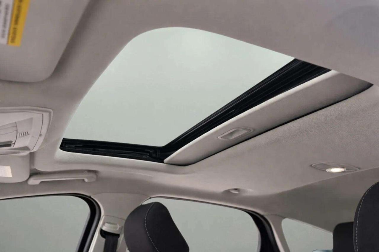 2017 Ford Focus SEL Photo