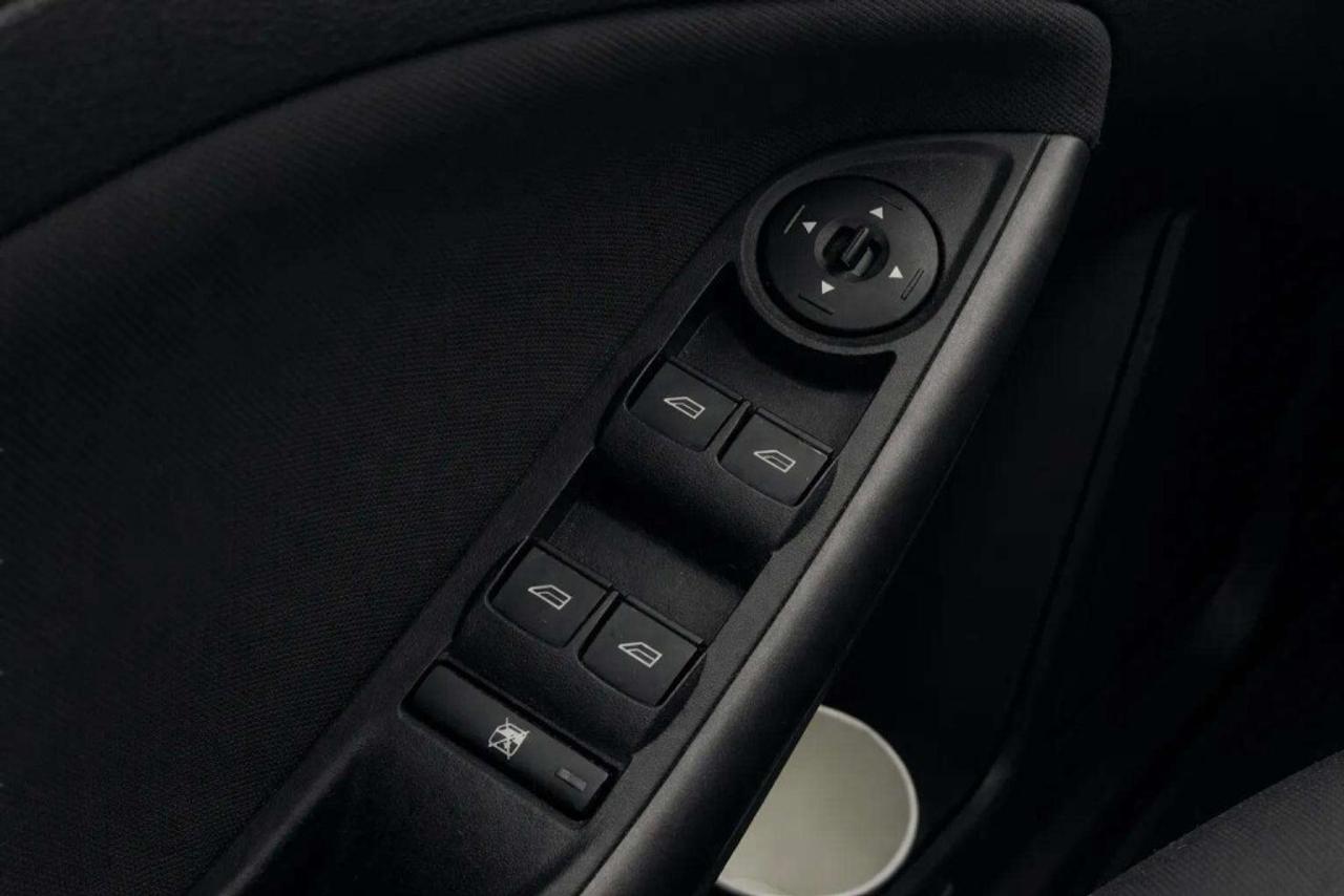2017 Ford Focus SEL Photo