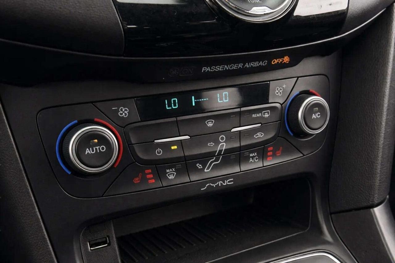 2017 Ford Focus SEL Photo