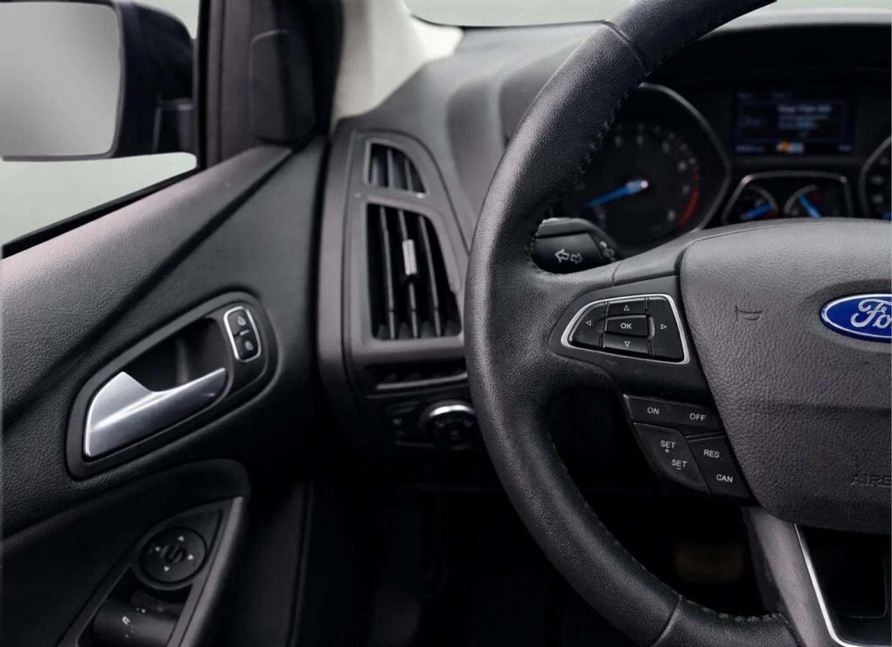 2017 Ford Focus SEL Photo