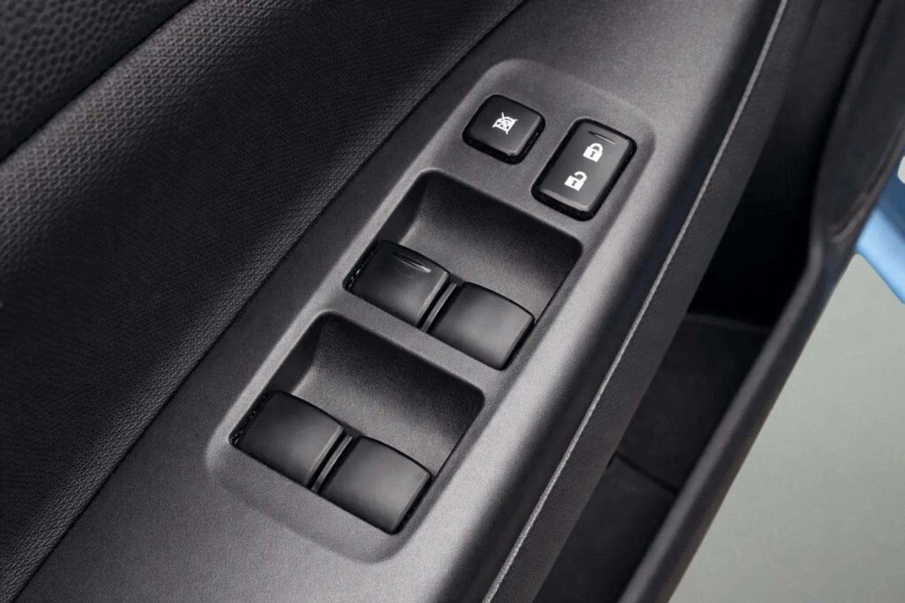 2015 Mitsubishi Mirage ES Hatchback CVT Photo