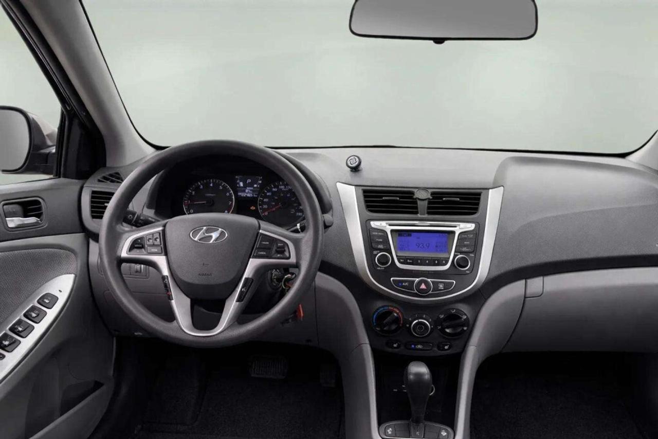 2014 Hyundai Accent Sedan Automatic GL Photo