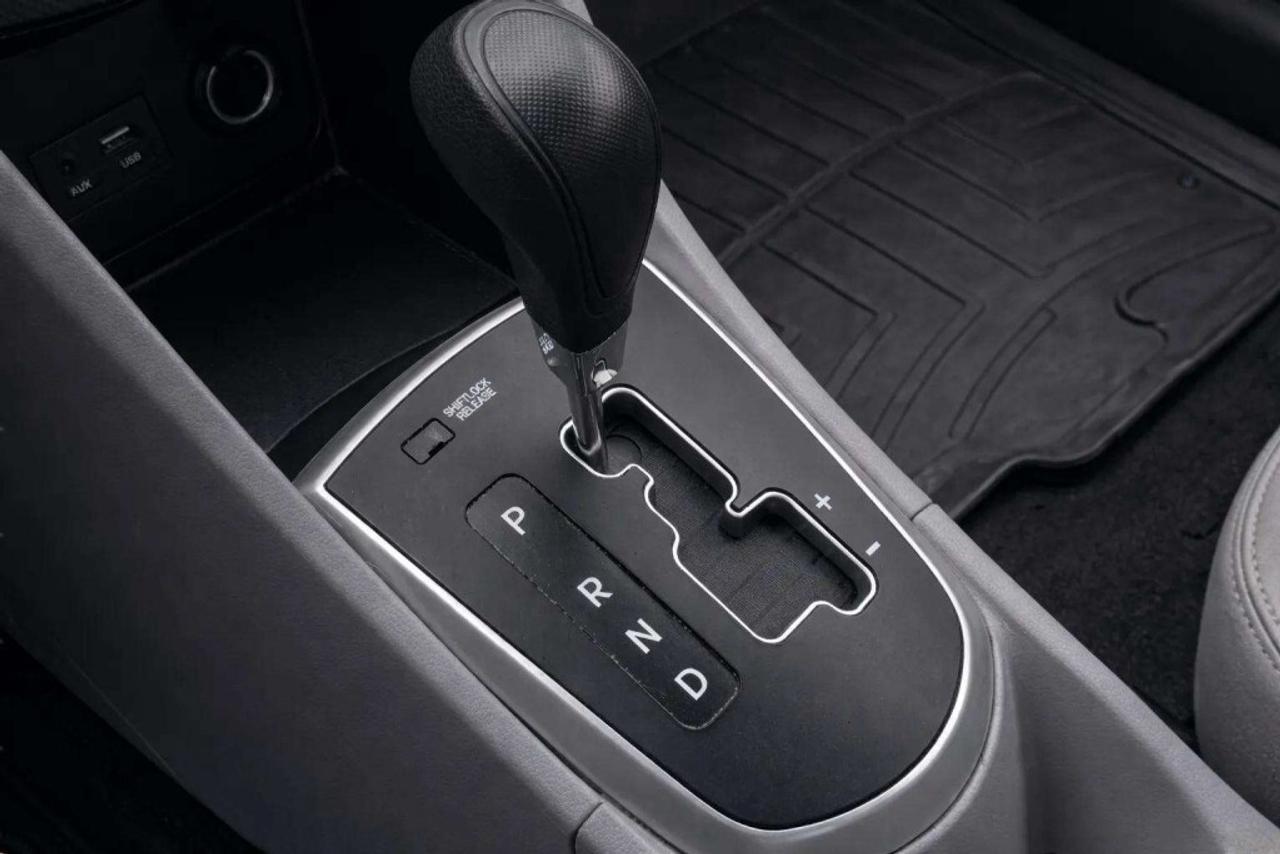 2014 Hyundai Accent Sedan Automatic GL Photo