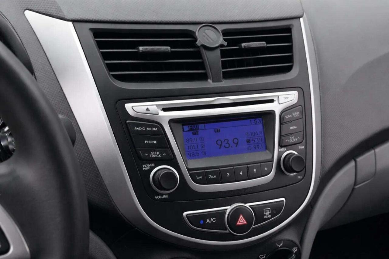 2014 Hyundai Accent Sedan Automatic GL Photo