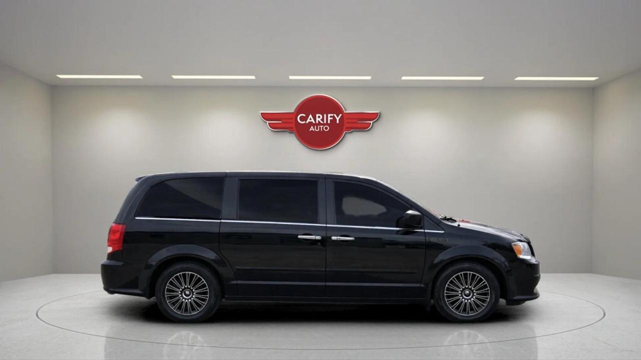 2015 Dodge Grand Caravan SXT Photo