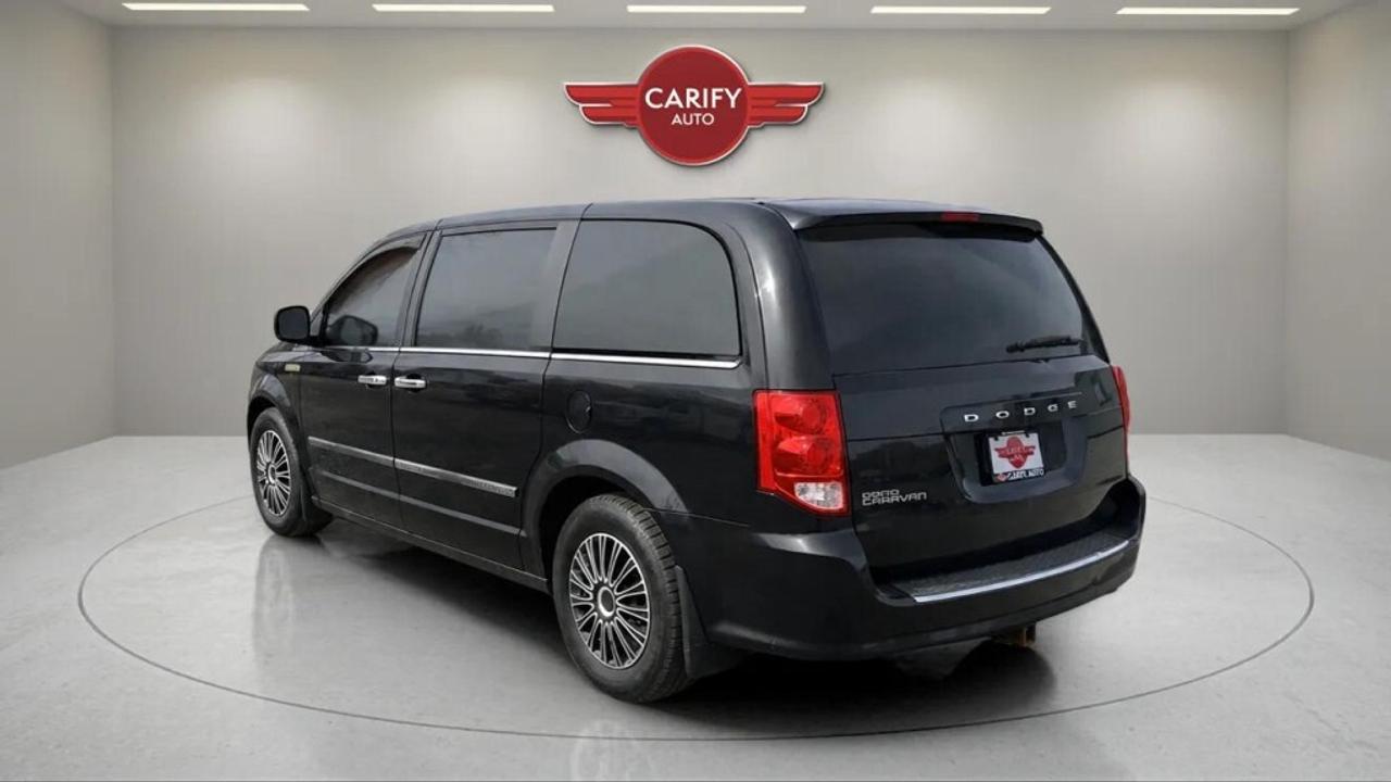 2015 Dodge Grand Caravan SXT Photo