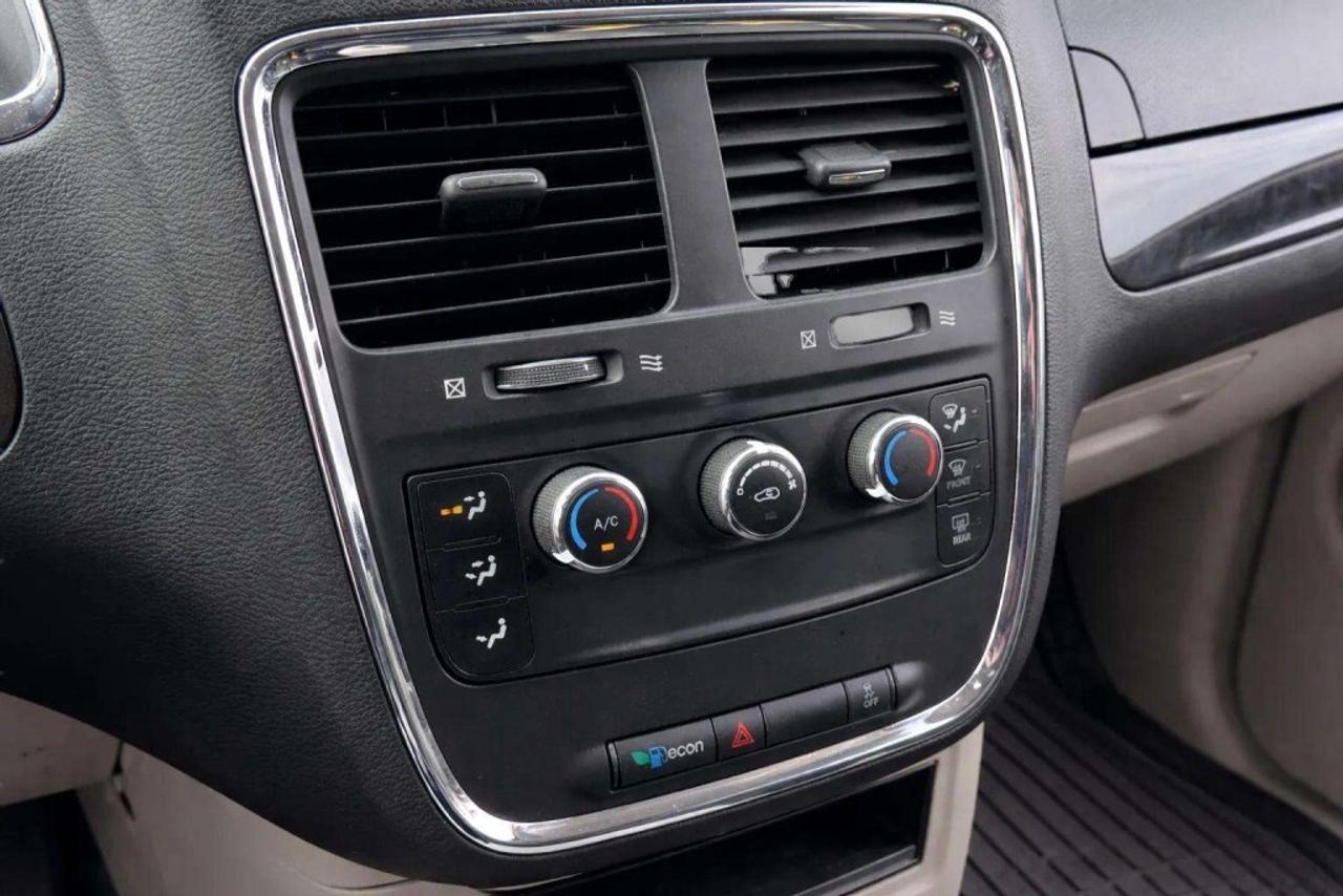 2015 Dodge Grand Caravan SXT Photo