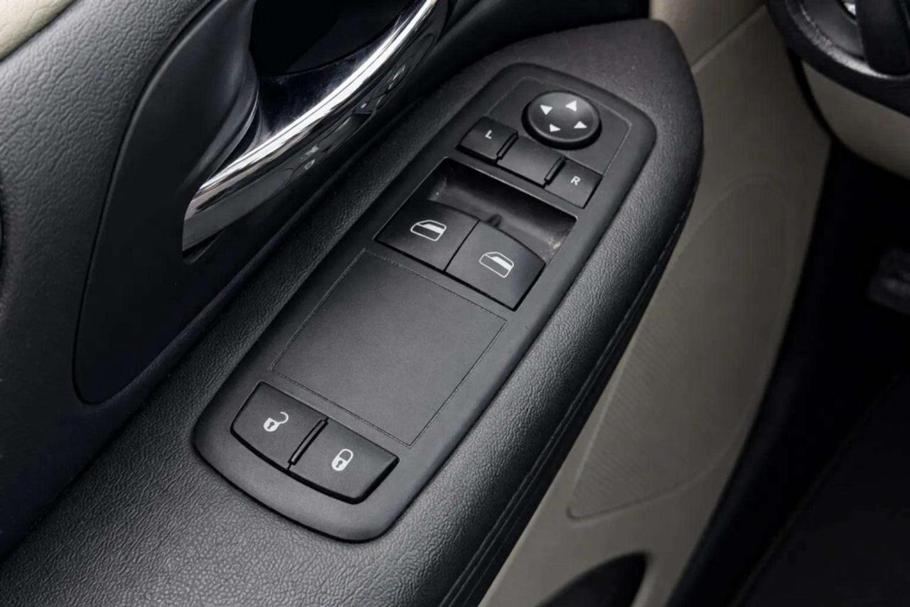2015 Dodge Grand Caravan SXT Photo