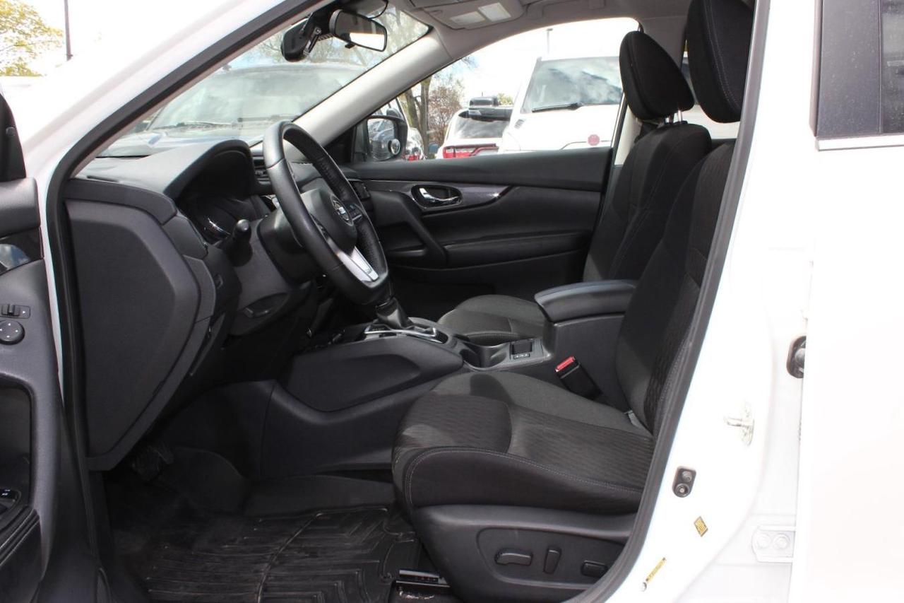 2019 Nissan Rogue SV  Gps SiriusXM Moonroof BkpCam HtdSeats ParkingS Photo