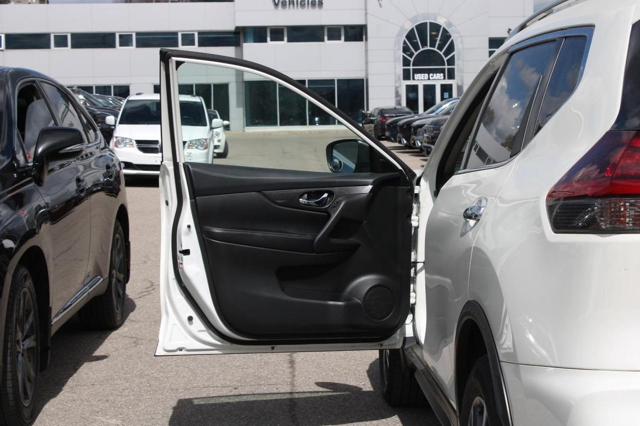 2019 Nissan Rogue SV  Gps SiriusXM Moonroof BkpCam HtdSeats ParkingS Photo