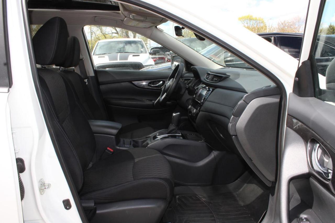 2019 Nissan Rogue SV  Gps SiriusXM Moonroof BkpCam HtdSeats ParkingS Photo
