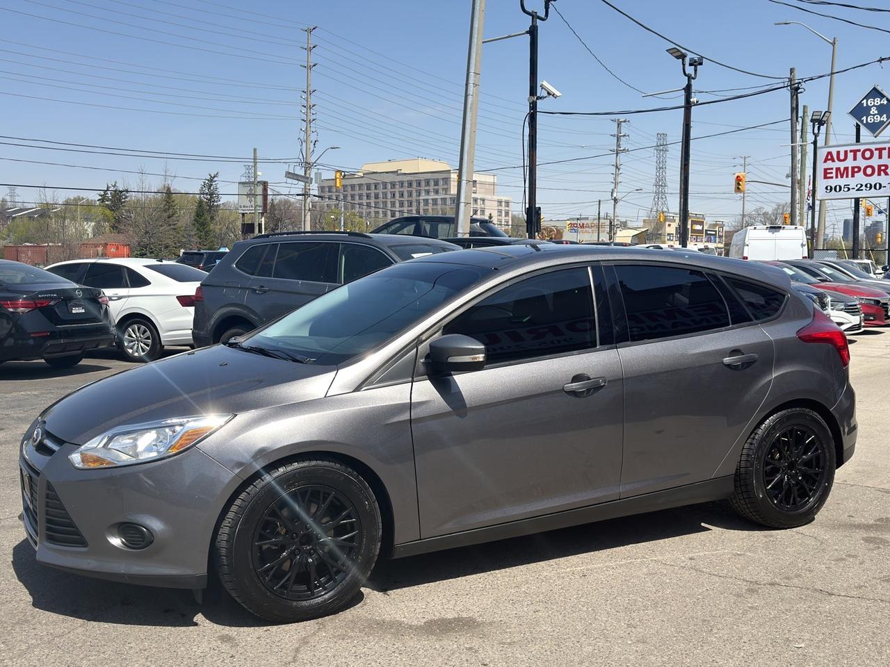 2014 Ford Focus SE   Heated Seats   Carplay + Android Auto   Cruis Photo
