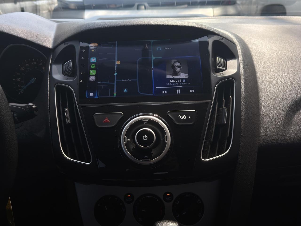 2014 Ford Focus SE   Heated Seats   Carplay + Android Auto   Cruis Photo