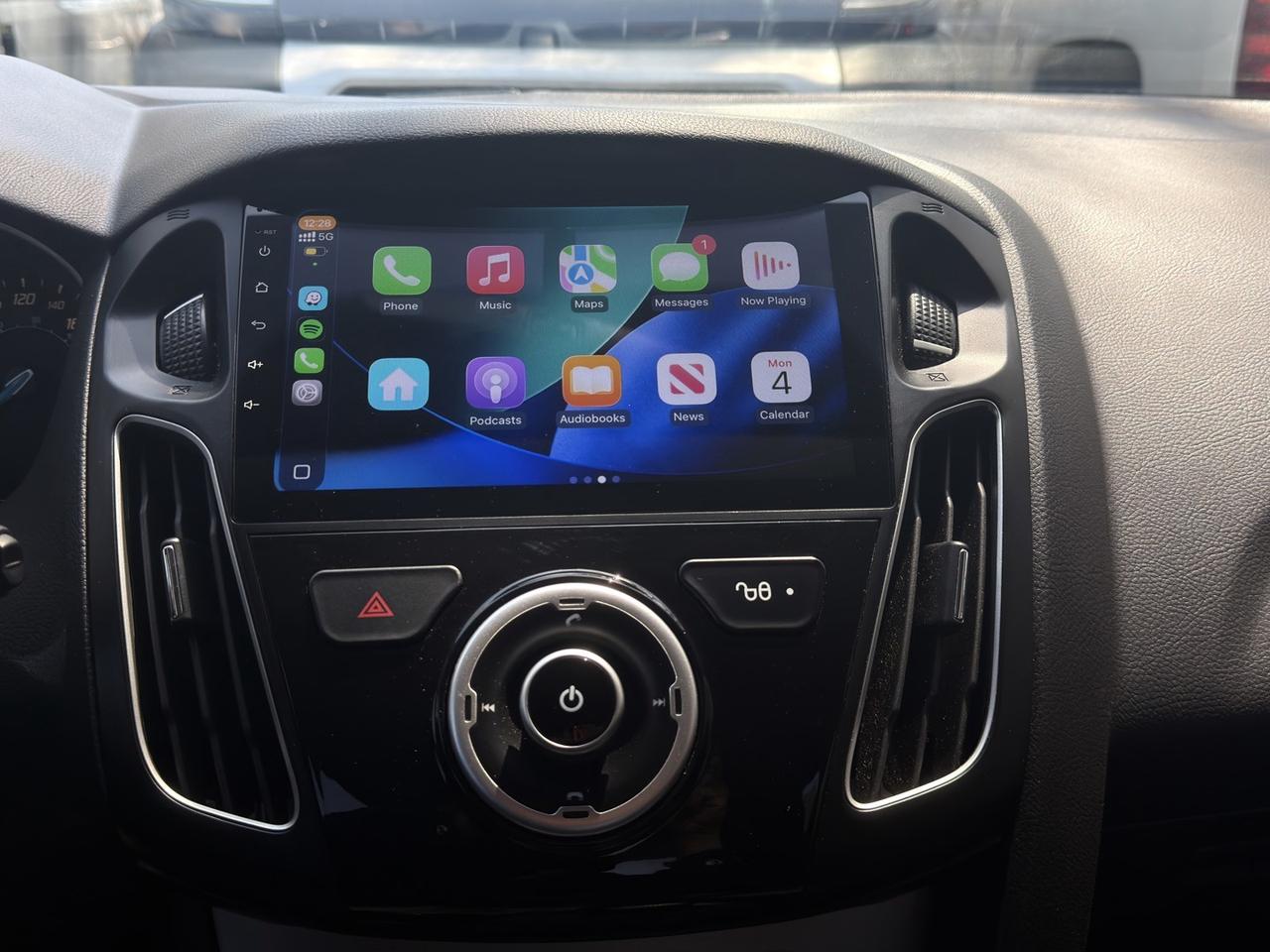 2014 Ford Focus SE   Heated Seats   Carplay + Android Auto   Cruis Photo