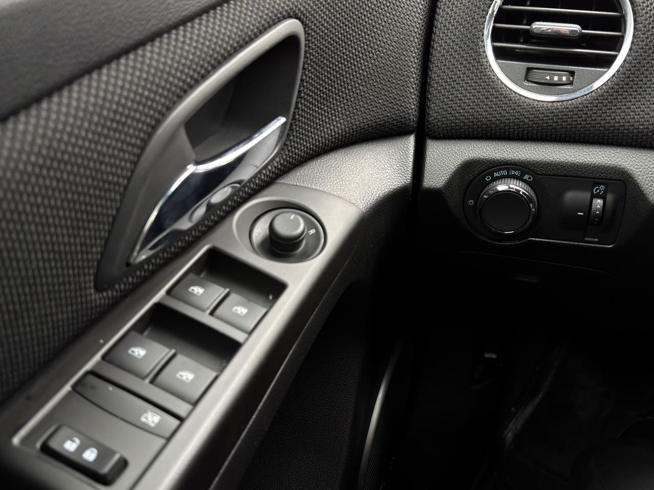 2015 Chevrolet Cruze 2LT   Leather   Sunroof   Heated Seats Photo