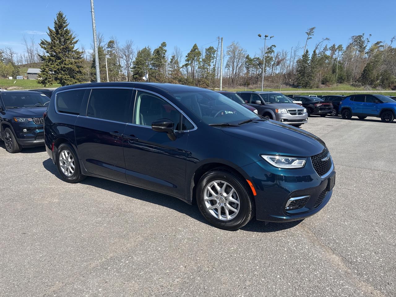 2024 Chrysler Pacifica Touring-L Photo