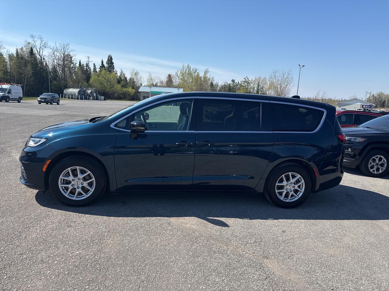 2024 Chrysler Pacifica Touring-L Photo