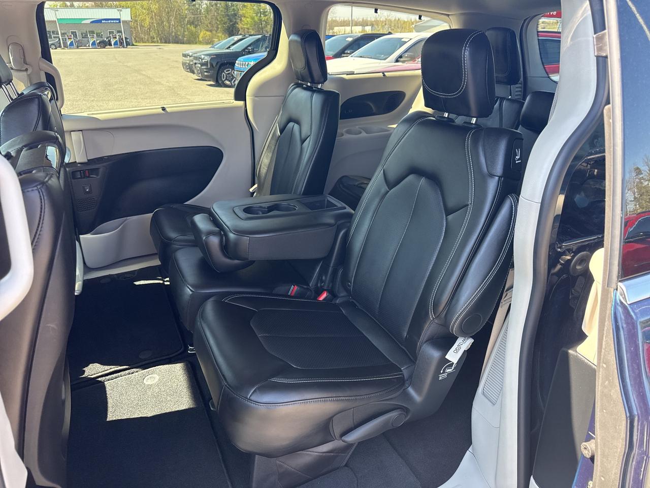 2024 Chrysler Pacifica Touring-L Photo