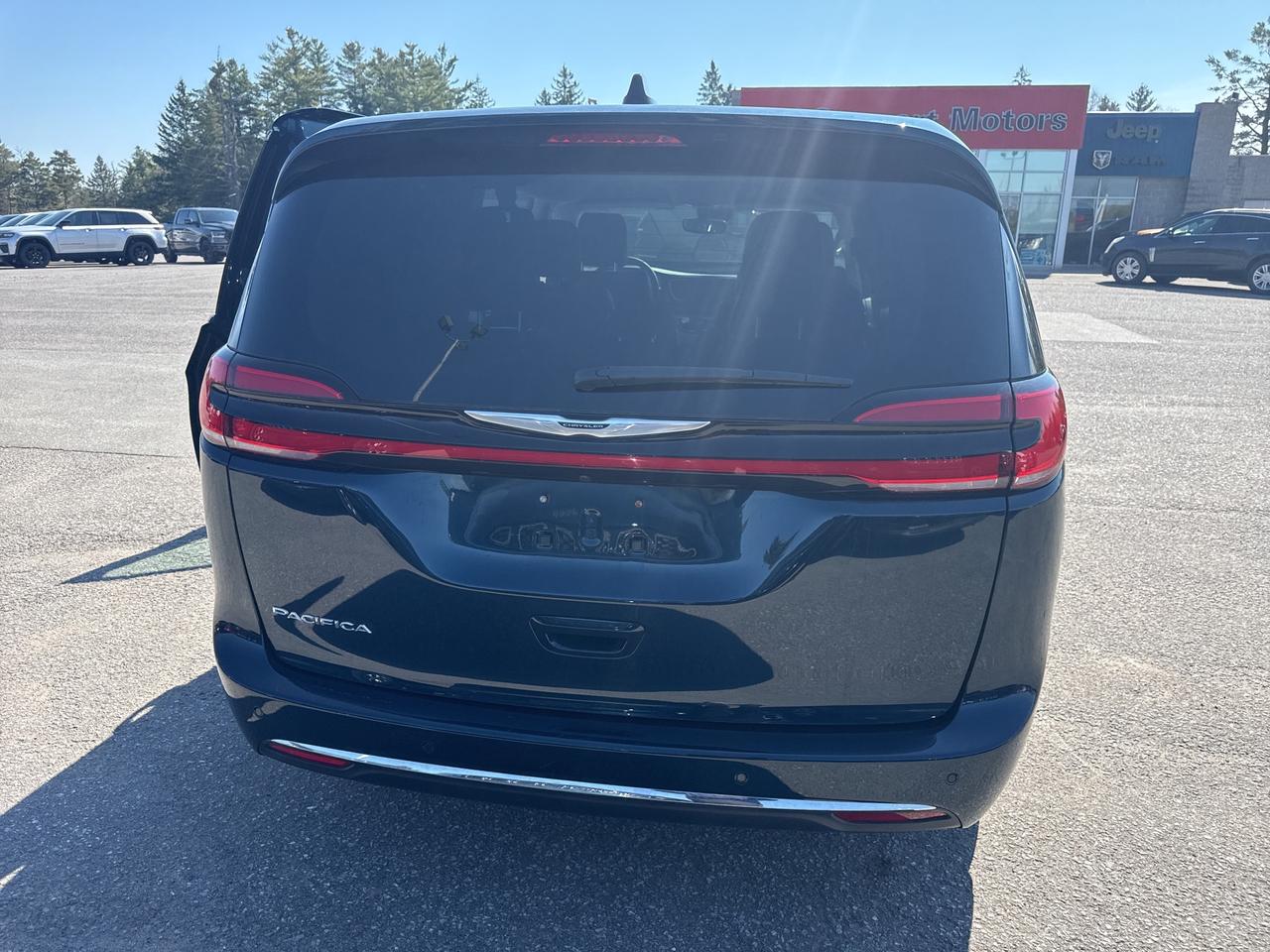 2024 Chrysler Pacifica Touring-L Photo